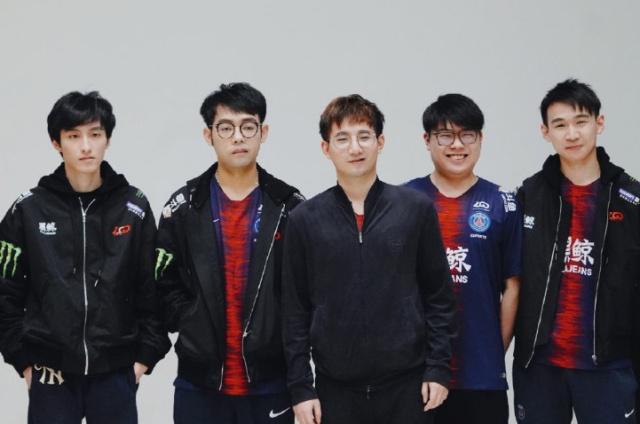 他们稳居前 他们稳居前